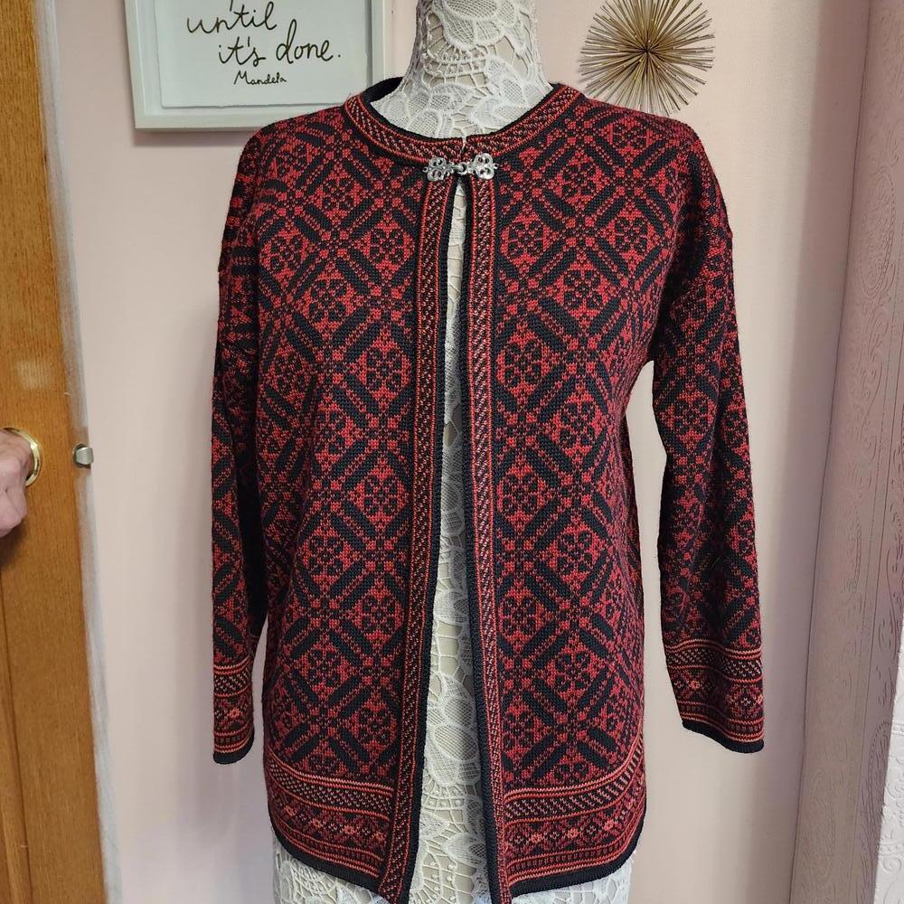 LKNW Volund red black Lokken Norway sweater M DDD6